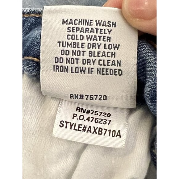 BKE Mom Jean High Rise Light Wash Destroyed Distressed Sz 26 X 27.5 - Picture 13 of 13